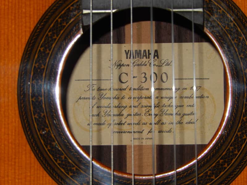 MADE IN LATE 1970s - GREAT YAMAHA C300 - CLASSICAL GUITAR IN MINT