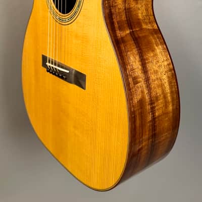 Martin Custom Shop 14-Fret 00 'Deep Body' Adirondack & Koa image 11