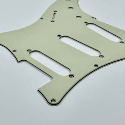 Silver Sky Se vintage mint green pickguard & parchment pickup covers, knobs & switch tip image 4