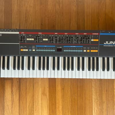 Roland Juno-106 61-Key Programmable Polyphonic Synthesizer 1984 - 1985 - Black image 2