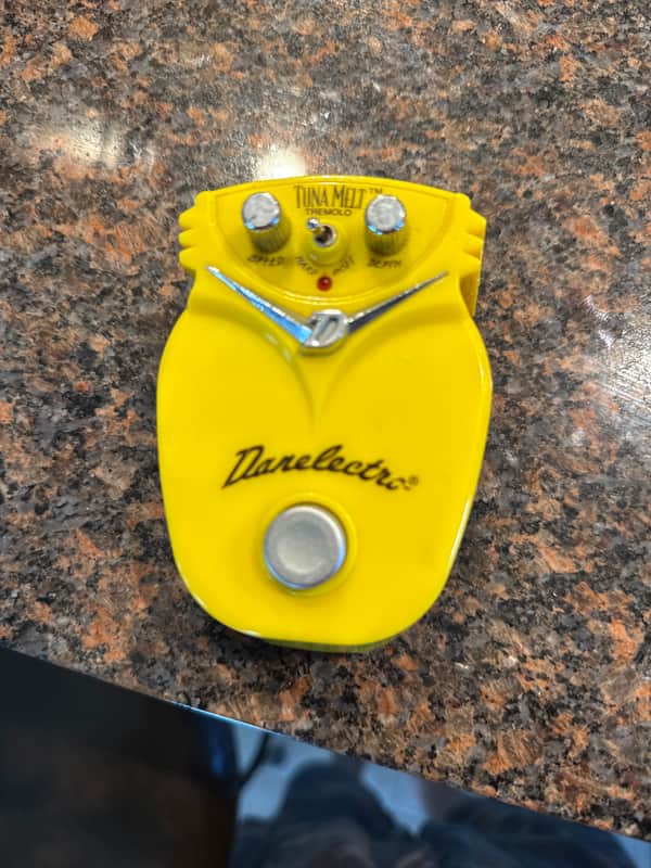 Danelectro Tuna Melt Tremolo 2010s - Yellow image 1