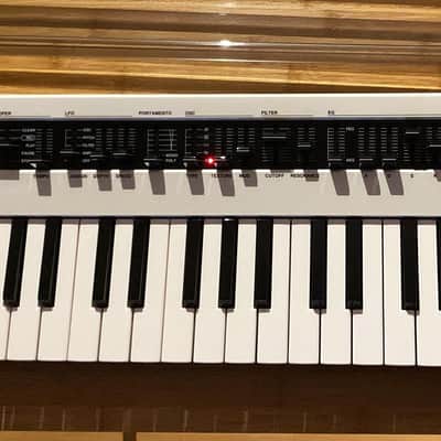Yamaha Reface CS Virtual Analog Synthesizer Synth white Mint + Free Decksaver