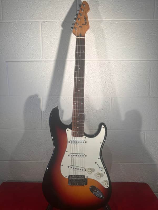 Peavey Raptor I - Stratocaster Style Electric Guitar New Strings Set Uo image 1