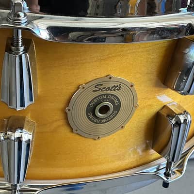 Scott’s custom drums Modern vintage Ludwig 6 ply maple shell 5 3/4” x 14” snare drum - Honey amber lacquer image 6