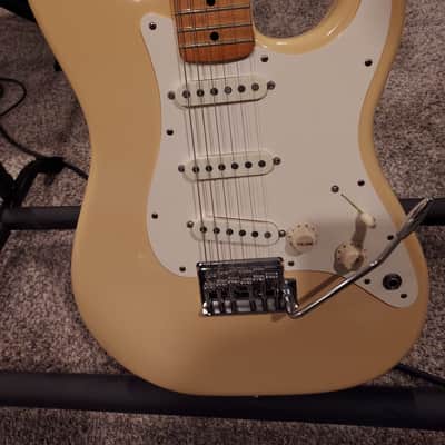 Fender Sratacaster 1983 - Blonde/yellow image 1