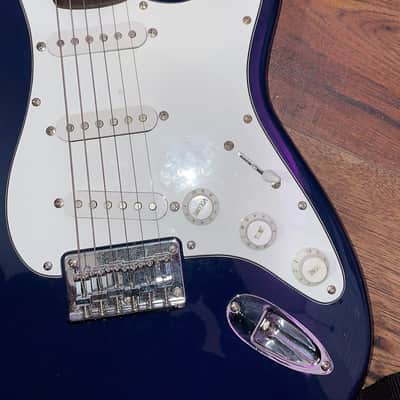 Squier Bullet (By Fender) Early 2000 Dark Blue (Discontinued Color) image 3