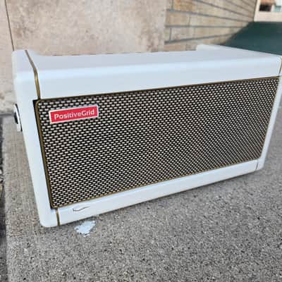 Positive Grid Spark 40 40-Watt 2x4" Modeling Guitar Combo 2020 - Present - White image 3