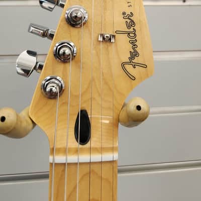Fender Player Stratocaster®, Maple Fingerboard, Polar White image 5