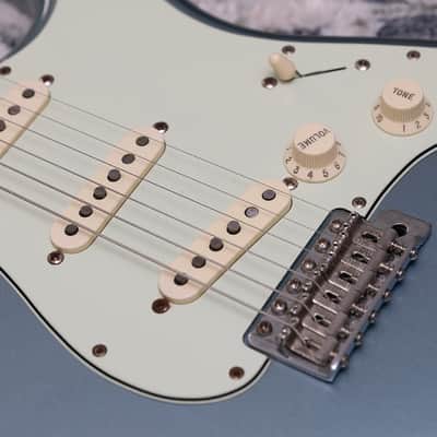 Fender Vintera '60s Stratocaster with Pau Ferro Fretboard 2019 - 2023 - Ice Blue Metallic image 4