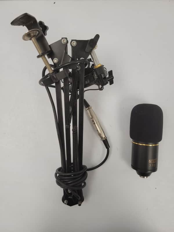 MXL 770 Microphone | Reverb