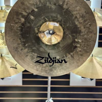 ZILDJIAN A20519 20" A CUSTOM MEDIUM RIDE 2468g - FLOOR MODEL image 4