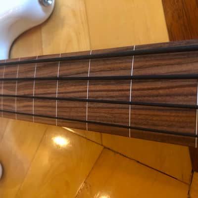 UNPLAYED- 2020/21 Fender Player Fretless Jazz Bass Guitar- Polar White with Pau Ferro Fingerboard image 8