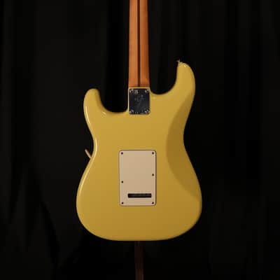 Fender Player II Stratocaster HSS 2024 - Present - Hialeah Yellow image 7