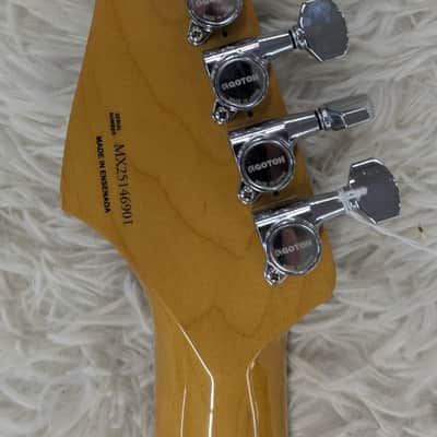 Fender Kurt Cobain Jaguar® Right-Handed, Rosewood Fingerboard, 3-Color Sunburst image 6