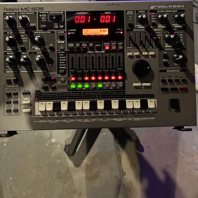 Roland MC-505 Groovebox 1998 - 2002 - Gray