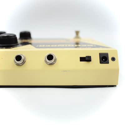 Behringer VM1 Vintage Time Machine Delay / Vibrato Guitar Effect Pedal S11xx453520 image 10
