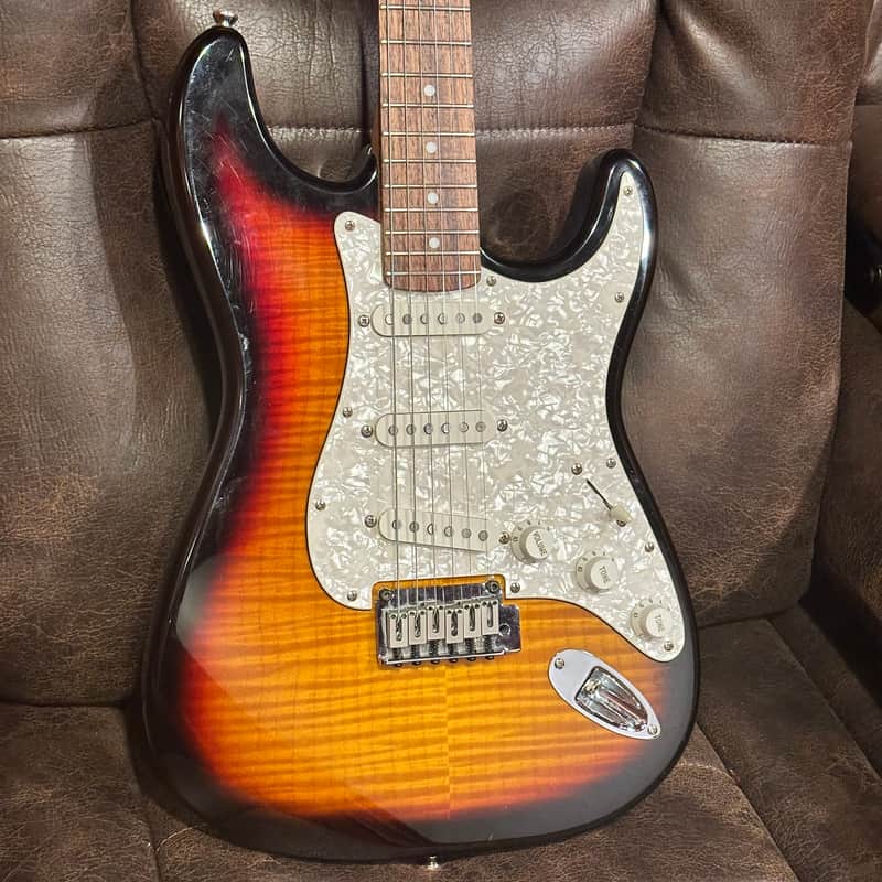 Squier Standard Stratocaster 2001 - 2018 | Reverb Canada