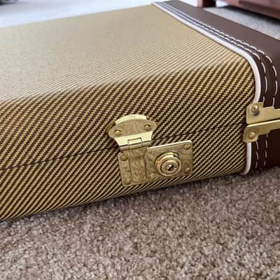 Fender Classic Series Wood Case for Strat and Tele in Tweed image 10