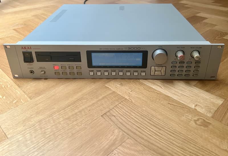 Akai S3000XL Midi Stereo Digital Sampler+ New Backlight and fusemod image 1