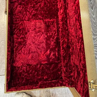 Fender Tweed Hardshell Bass Guitar Case – Red Plush Interior image 6