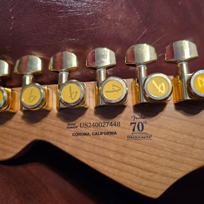 Fender 099-0818-200 Stratocaster / Telecaster Locking Tuning Heads 2010s - Gold Staggered Height image 4