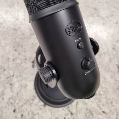 Blue Yeti Microphone - Blackout Edition - 4 Pickups - Podcastint and Gaming image 3