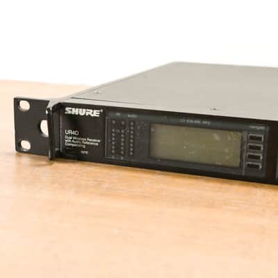 Shure UR4D Wireless Receiver w/ two UR2/SM58 Handheld Mics - L3 Band CG0128N image 5