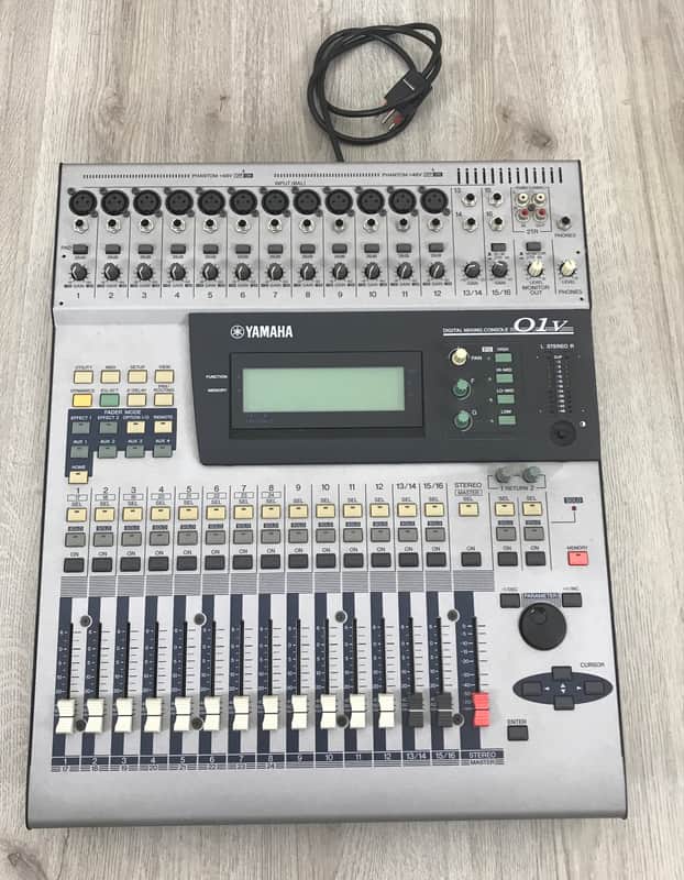 Yamaha 01V Mixer digitale image 1