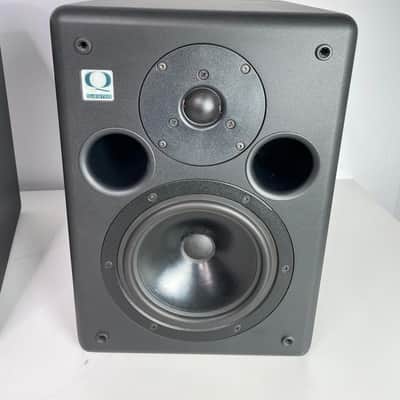 Quested S7R Monitors self-powered 6.5" 2-way black image 3