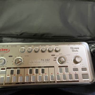 Cyclone Analogic TT-303 Bass Bot V2 2016 - Aztec Silver image 2