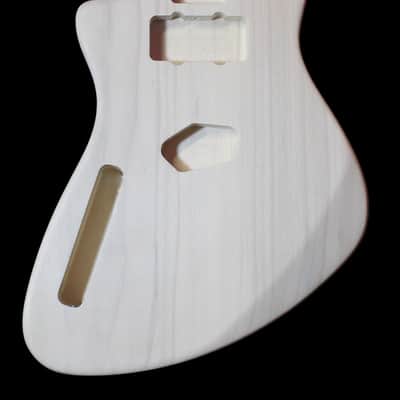 Meteora left-handed body custom image 1