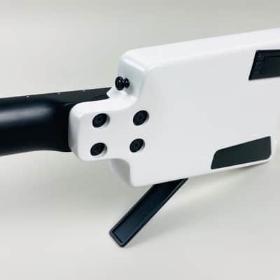 Steinberger GLB-2S: For those who demand more. 2000s White image 5