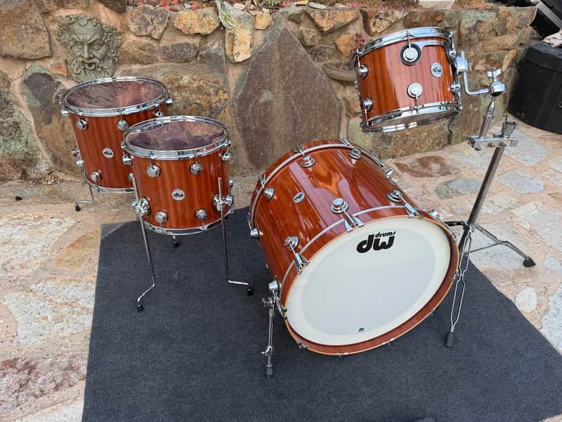 Dw Collectors Maple / Mahogany 4pc Drum kit with rare 23