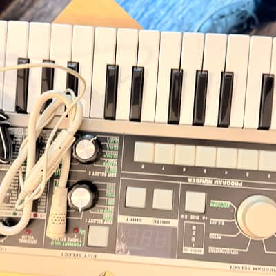 Korg MicroKORG 37-Key Synthesizer/Vocoder 2002 - 2019 - Silver