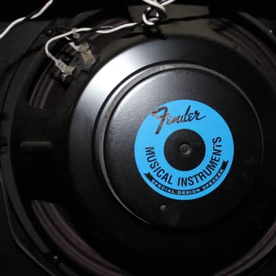 Fender Ultimate Chorus- 2x12/Combo image 6