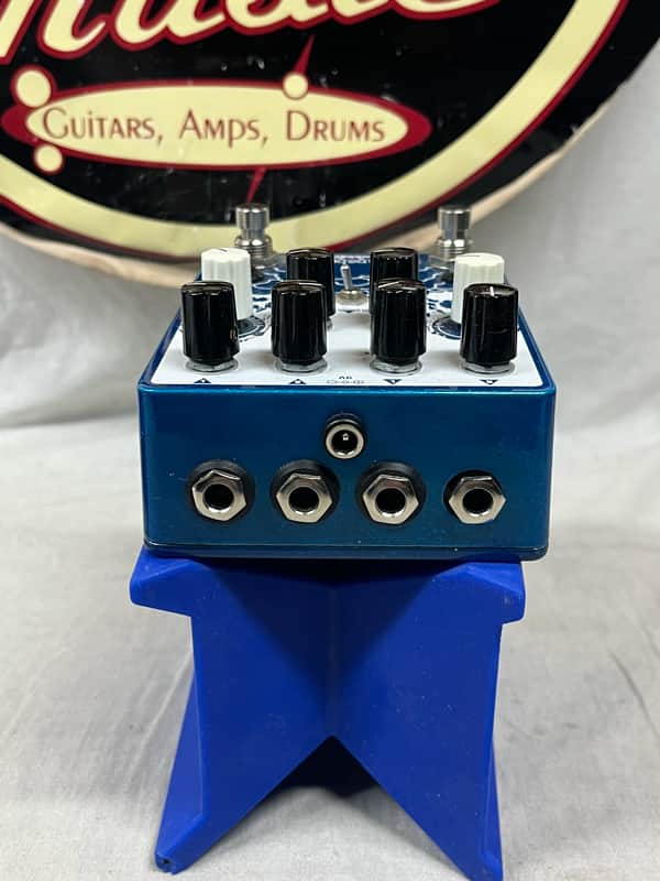 EarthQuaker Devices Avalanche Run v1 Delay & Reverb Pedal with Box