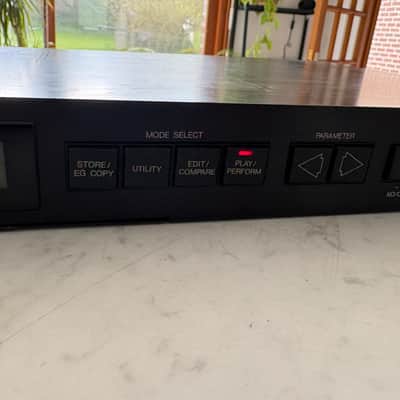 Yamaha TX81Z Rackmount FM Tone Generator 1987 - 1988 - Black Bild 4