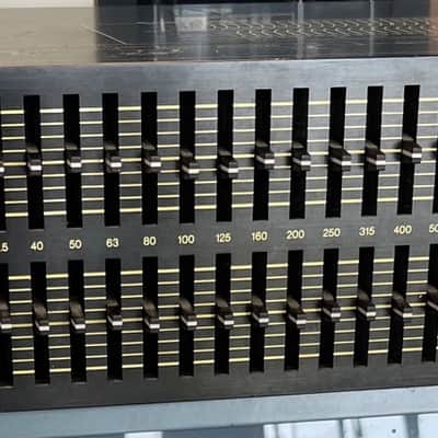 Yamaha Q2031 Dual-Channel Graphic Equalizer  - Black