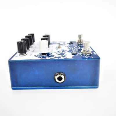 EarthQuaker Devices Avalanche Run Stereo Reverb & Delay with Tap Tempo V2 2022 Blue Sparkle / White image 8
