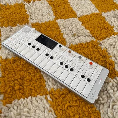 Teenage Engineering OP-1 Field Portable Synthesizer Workstation 2022 imagen 12