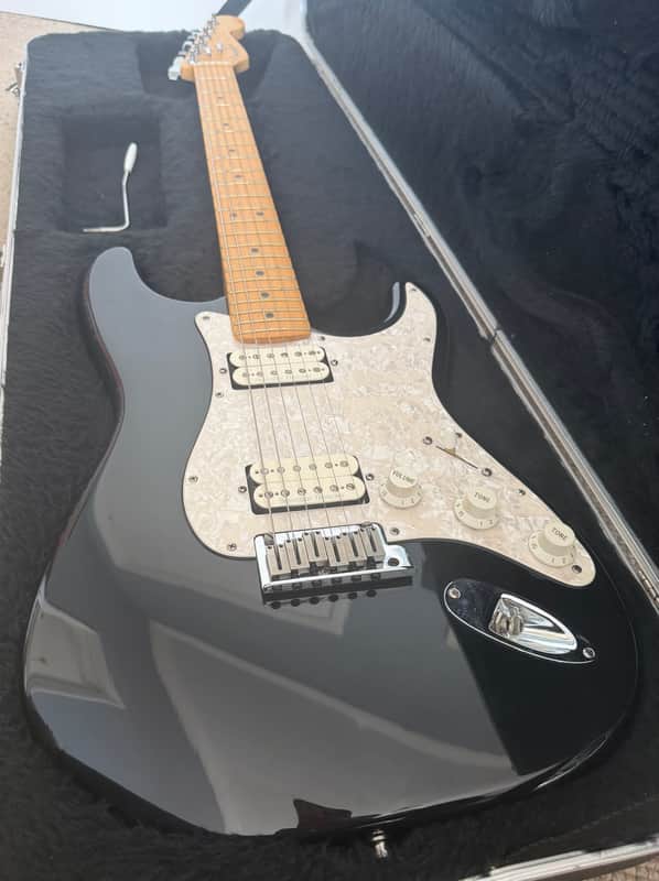 Fender Big Apple Stratocaster with Maple Fretboard 1997 - 2000 - Black