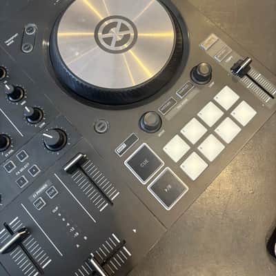 Native Instruments Traktor Kontrol S2 MK3 2018 - Black image 2