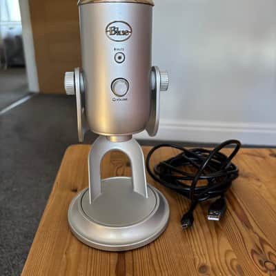 Blue Yeti Multipattern USB Microphone 2010s - Silver image 1
