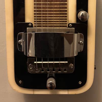 Lap Steel - New Yorker - National, Valco, Airline - 1950s - Black / White image 2