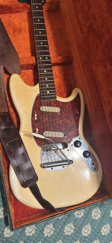 Fender Mustang Guitar with Rosewood Fretboard 1966 Olympic White. Comes with original case image 1