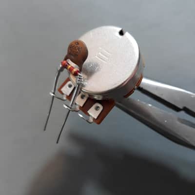 TREBLE BLEED "DiMarzio" Spec 560pF MIM Ceramic capacitor, 300K Red Baron MF resistor image 2