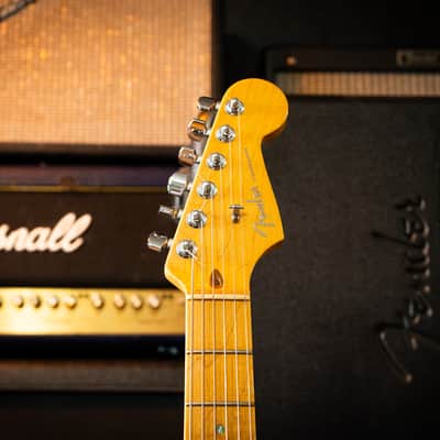 Fender American Deluxe Stratocaster with Maple Fretboard 2002 image 4