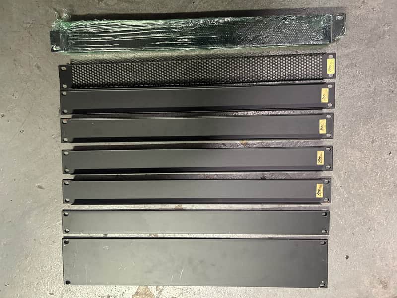 Middle Atlantic 8 RACK PANELS steel LOT 2010 - Black image 1