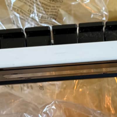 Akai MPK Mini MKIII 25-Key MIDI Controller - White image 5