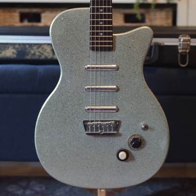 Danelectro 56 U-3 Reissue Silver Metalflake w/HSC Coffin Case image 1